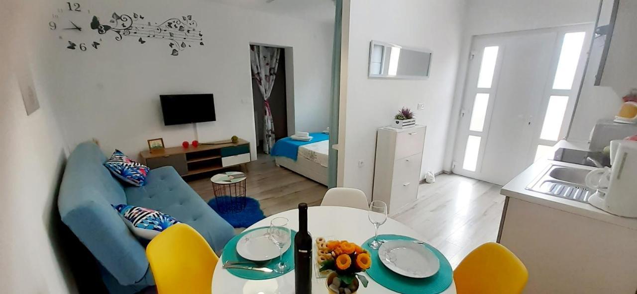Lennida Studio Apartman With Free Parking Kavran Exterior photo
